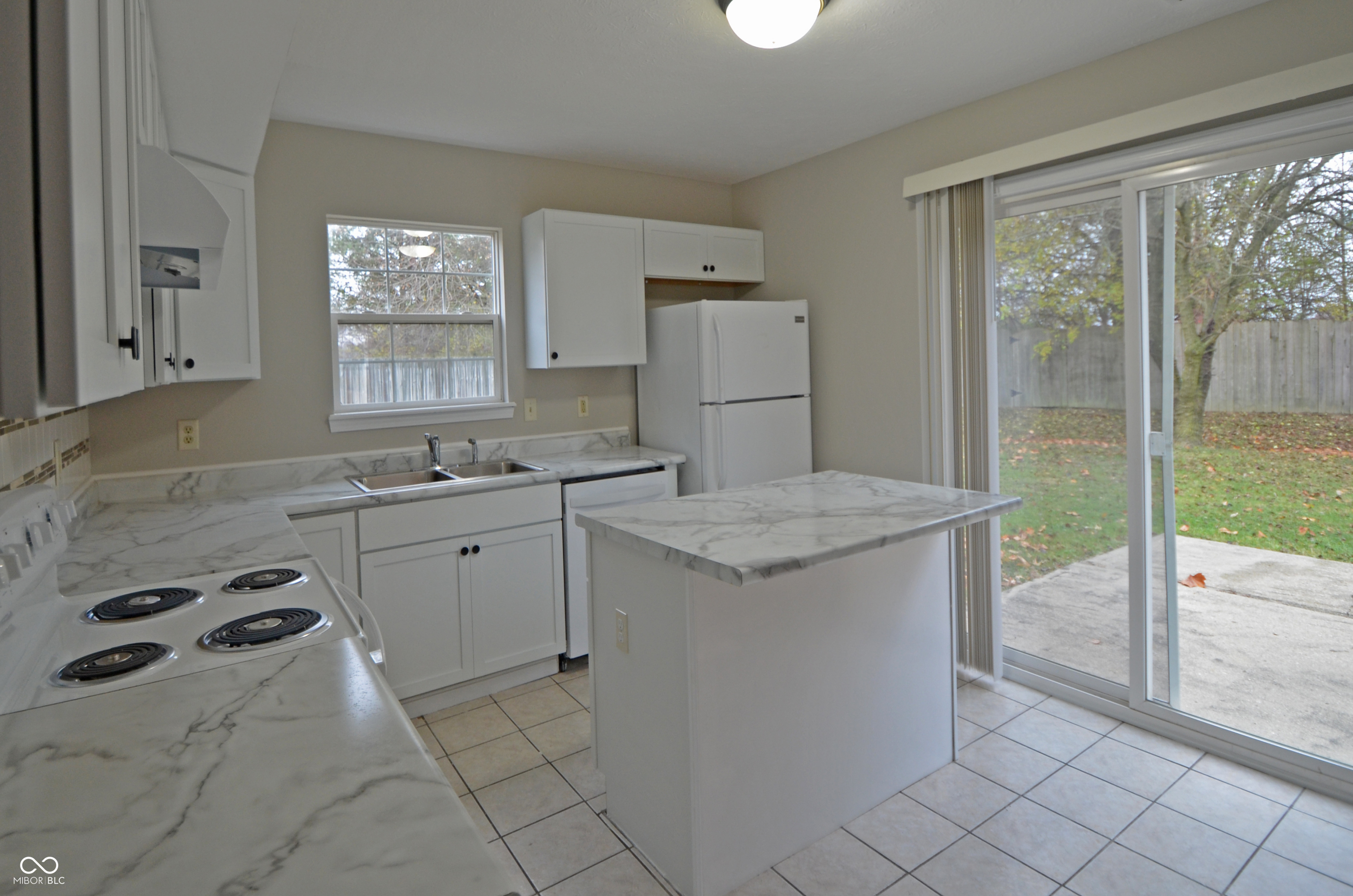 6389 Hillview Circle Fishers, IN 46038 - Photo 9 of 25