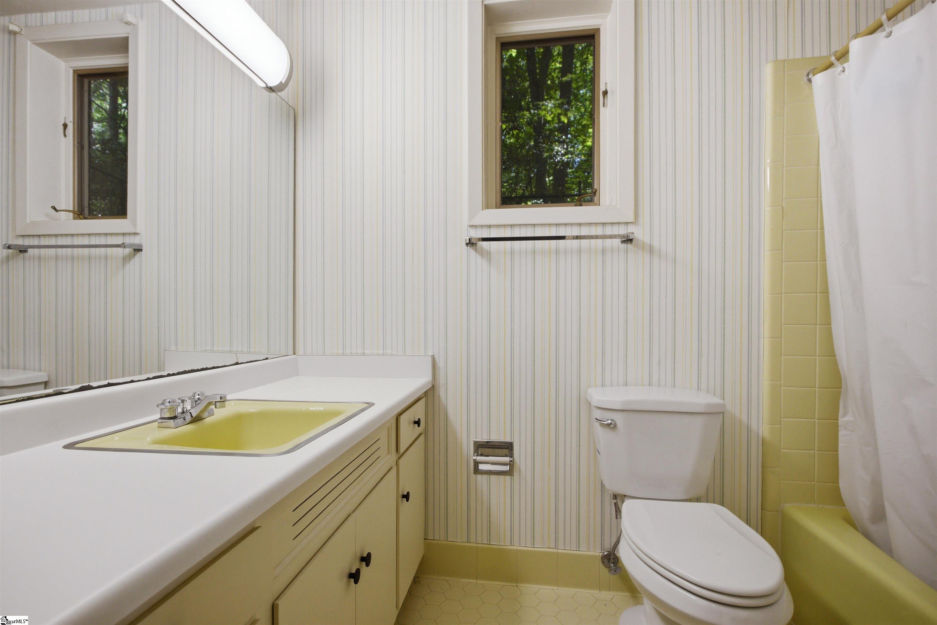 16 Oakleaf Road Greenville, SC 29609 - Photo 25 of 35