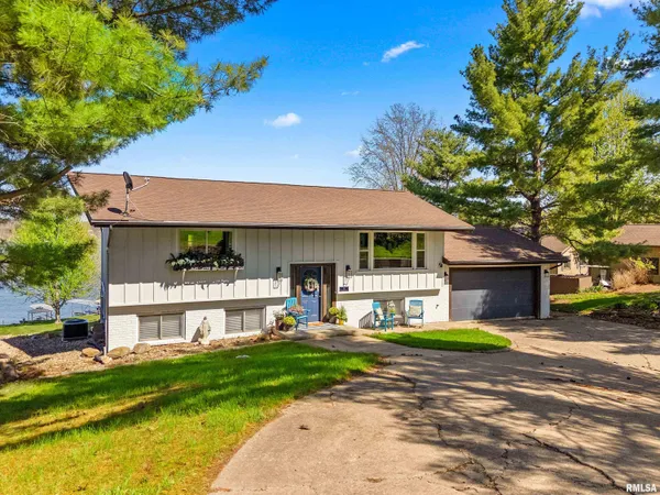 $750,000 | 12 Hillside Court, Dahinda, IL 61428