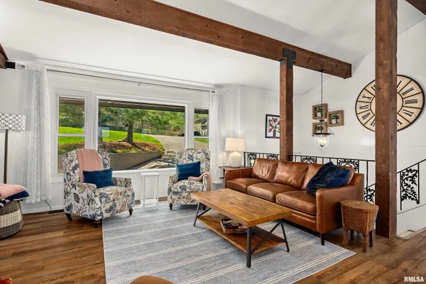 $750,000 | 12 Hillside Court, Dahinda, IL 61428