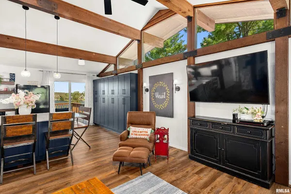 $750,000 | 12 Hillside Court, Dahinda, IL 61428