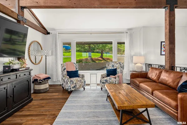 $750,000 | 12 Hillside Court, Dahinda, IL 61428