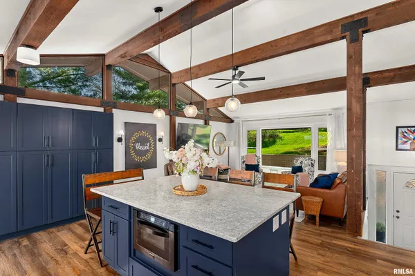 $750,000 | 12 Hillside Court, Dahinda, IL 61428