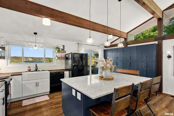 $750,000 | 12 Hillside Court, Dahinda, IL 61428