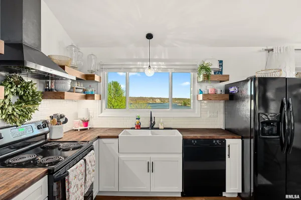 $750,000 | 12 Hillside Court, Dahinda, IL 61428