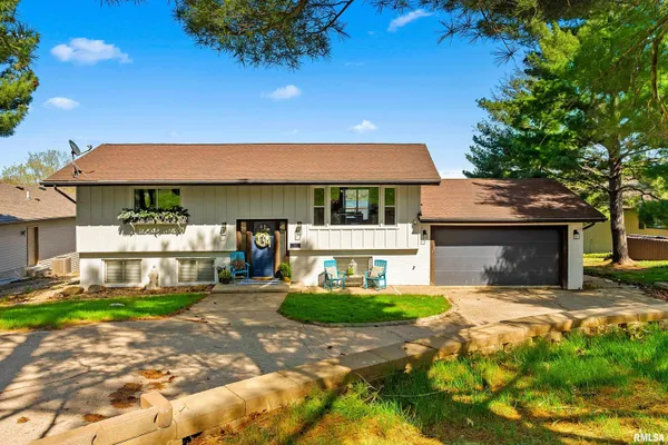 $750,000 | 12 Hillside Court, Dahinda, IL 61428