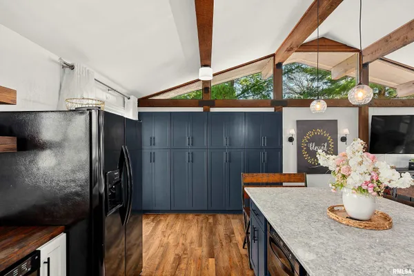 $750,000 | 12 Hillside Court, Dahinda, IL 61428