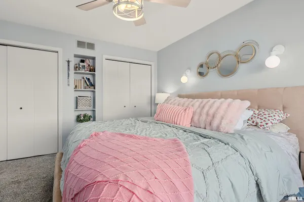 $750,000 | 12 Hillside Court, Dahinda, IL 61428