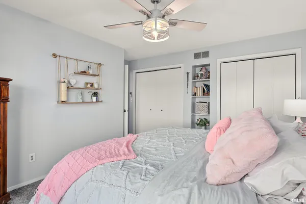 $750,000 | 12 Hillside Court, Dahinda, IL 61428