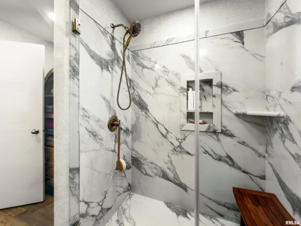 $750,000 | 12 Hillside Court, Dahinda, IL 61428