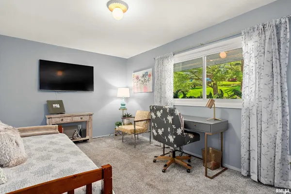 $750,000 | 12 Hillside Court, Dahinda, IL 61428