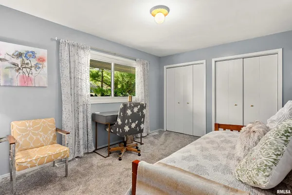 $750,000 | 12 Hillside Court, Dahinda, IL 61428