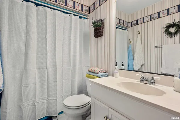 $750,000 | 12 Hillside Court, Dahinda, IL 61428