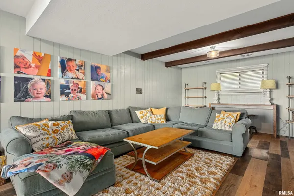 $750,000 | 12 Hillside Court, Dahinda, IL 61428