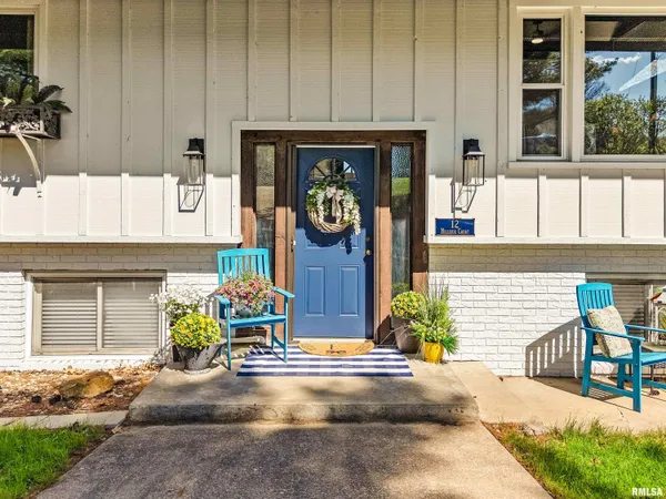 $750,000 | 12 Hillside Court, Dahinda, IL 61428