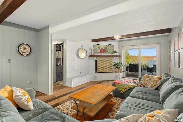 $750,000 | 12 Hillside Court, Dahinda, IL 61428