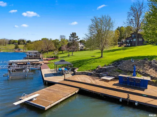 $750,000 | 12 Hillside Court, Dahinda, IL 61428