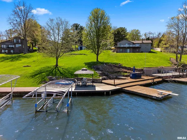$750,000 | 12 Hillside Court, Dahinda, IL 61428