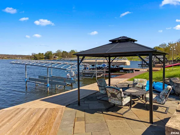 $750,000 | 12 Hillside Court, Dahinda, IL 61428