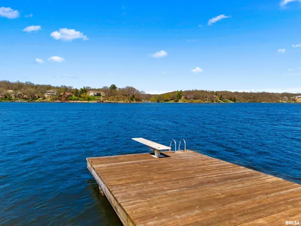 $750,000 | 12 Hillside Court, Dahinda, IL 61428