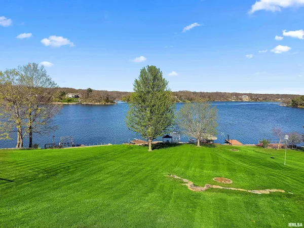 $750,000 | 12 Hillside Court, Dahinda, IL 61428