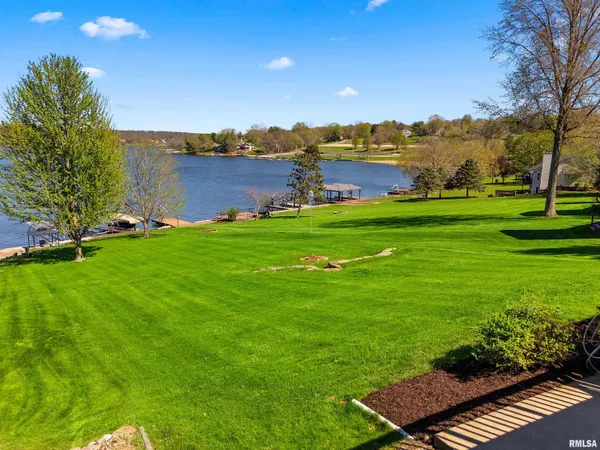 $750,000 | 12 Hillside Court, Dahinda, IL 61428