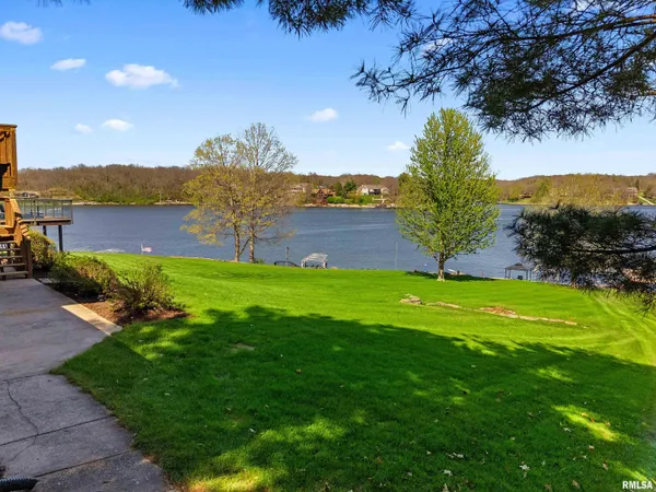 $750,000 | 12 Hillside Court, Dahinda, IL 61428