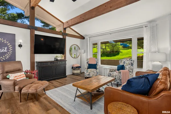 $750,000 | 12 Hillside Court, Dahinda, IL 61428