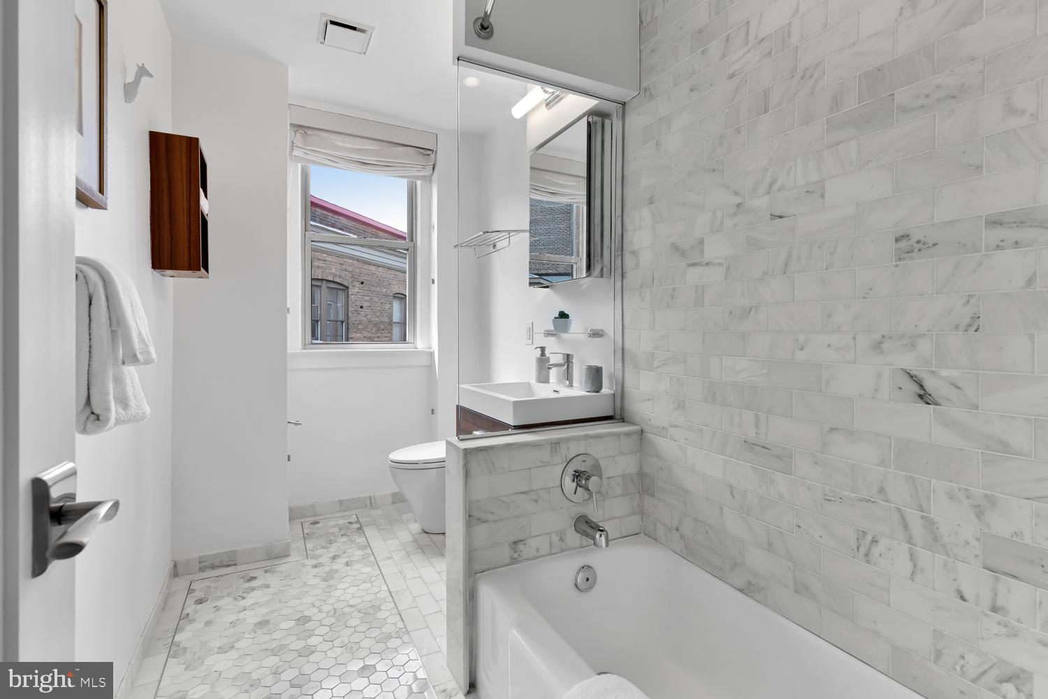 1910 Kalorama Road Northwest, Unit 505 Washington, DC 20009 - Photo 17 of 21 Gallery Image 17