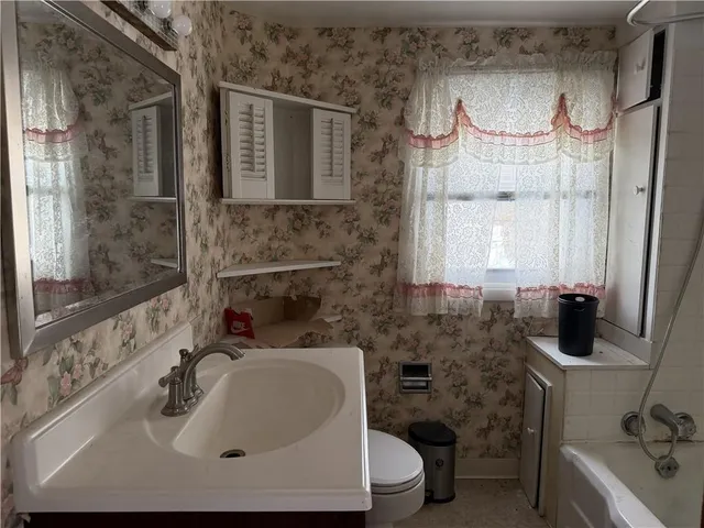 $159,000 | 215 West Park Street, Hermitage, PA 16148