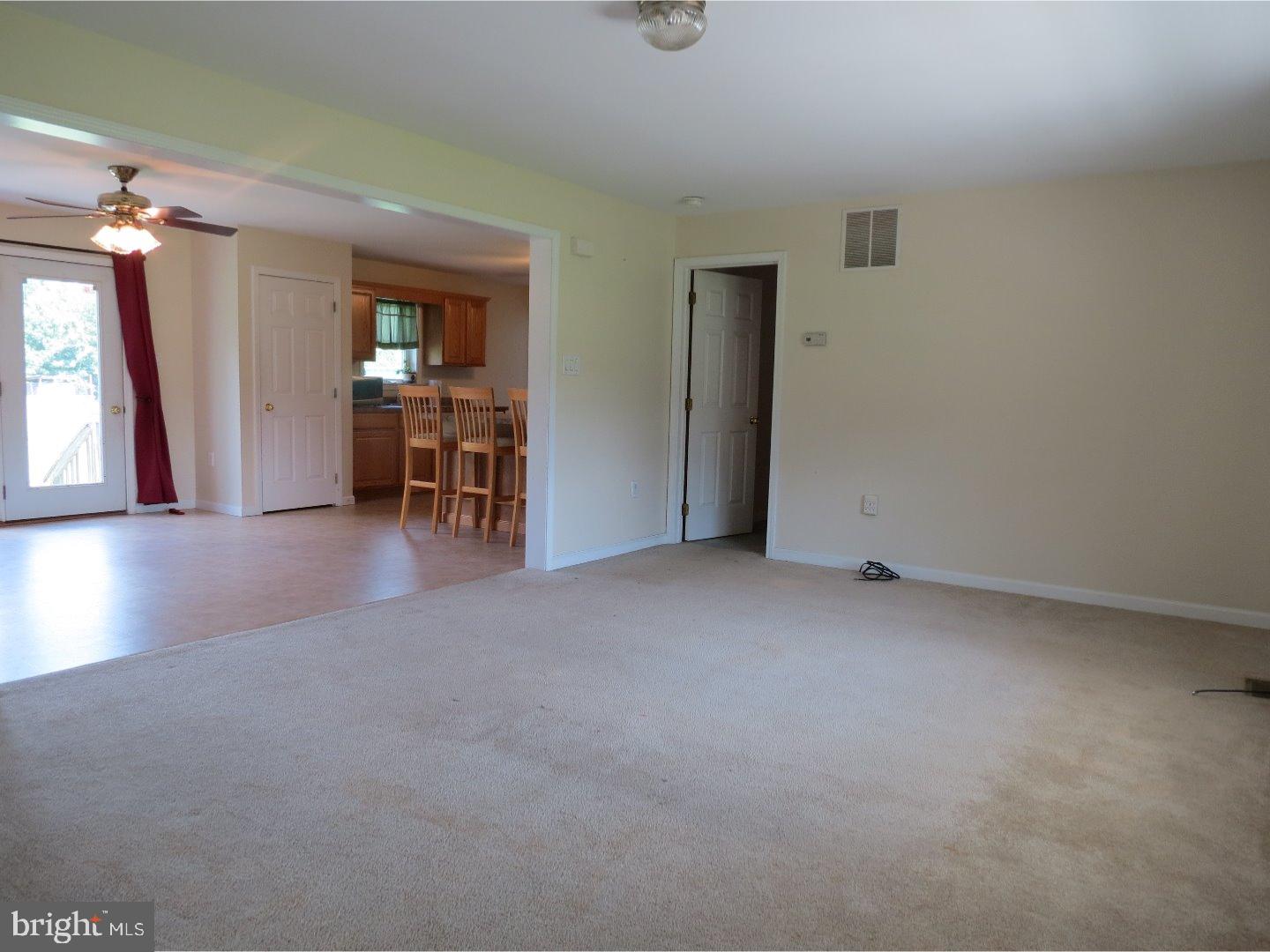 26 New Road Cedarville, NJ 08311 - Photo 8 of 22 Living Room
