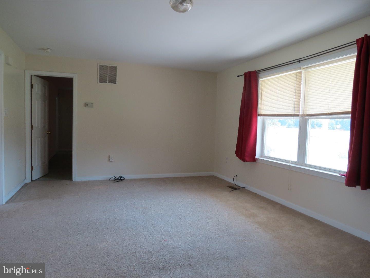 26 New Road Cedarville, NJ 08311 - Photo 9 of 22 Living Room