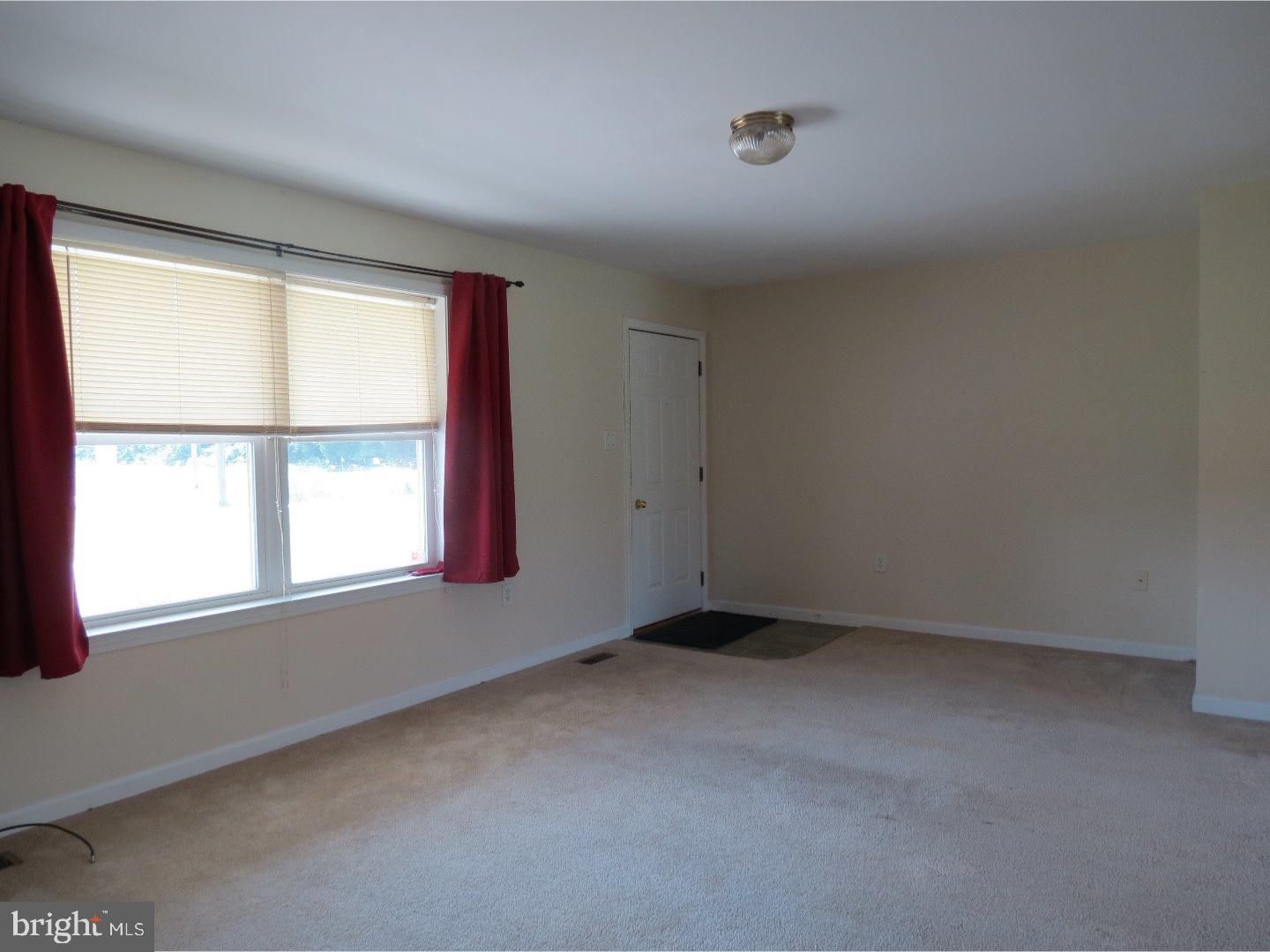 26 New Road Cedarville, NJ 08311 - Photo 10 of 22 Living Room