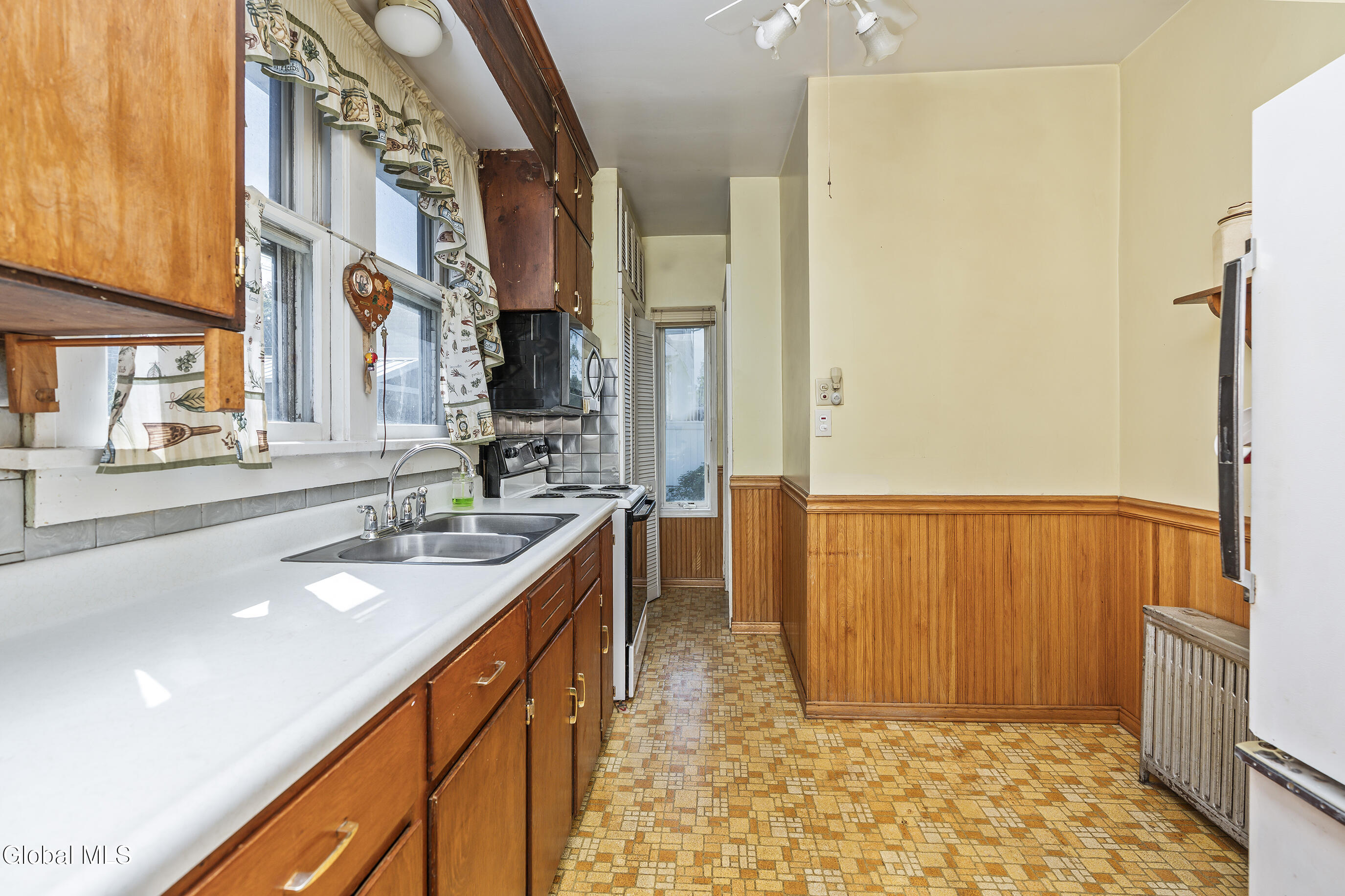 6 Monroe Avenue Bethlehem, NY 12203 - Photo 12 of 37 033-6-Monroe-Ave