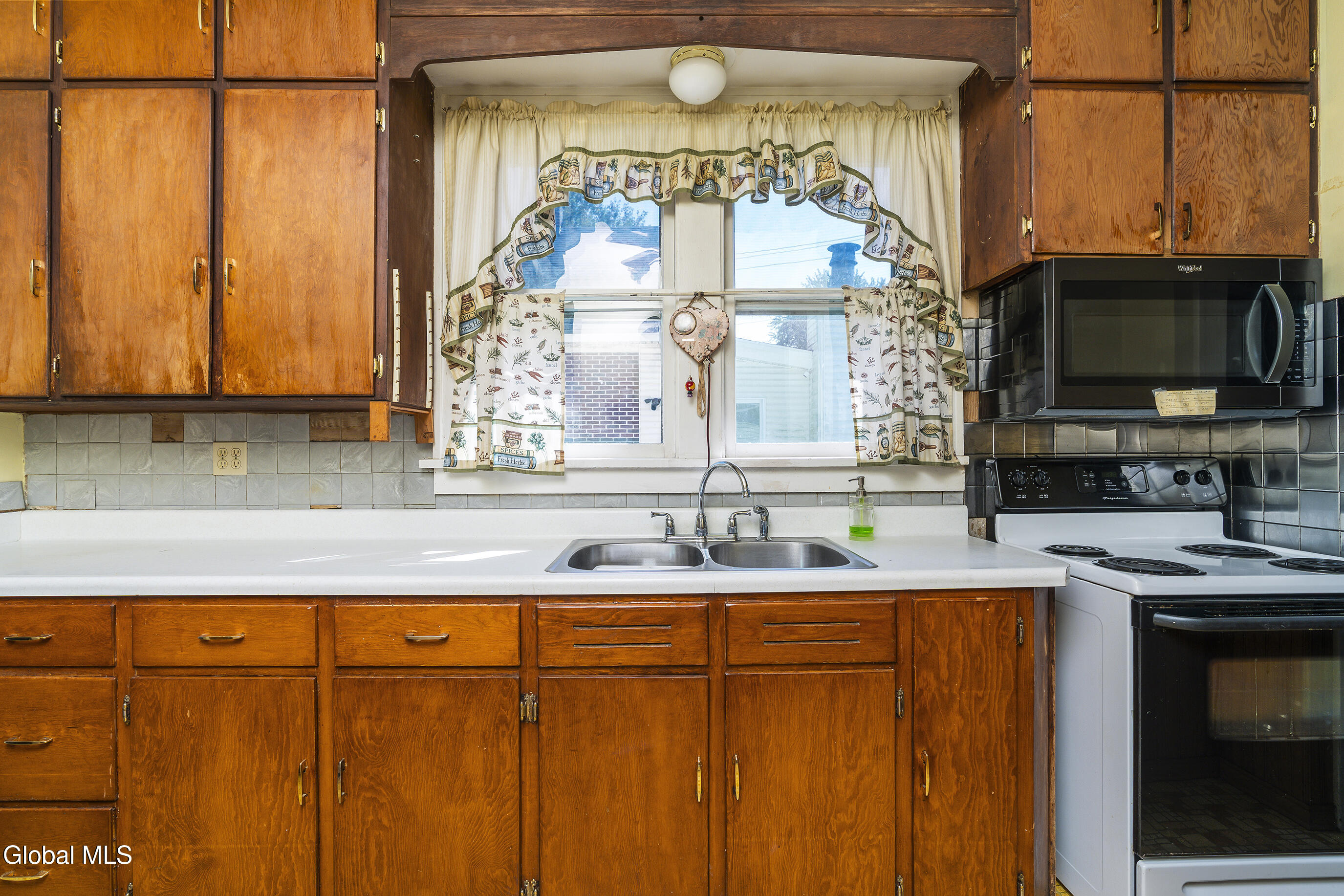 6 Monroe Avenue Bethlehem, NY 12203 - Photo 14 of 37 035-6-Monroe-Ave