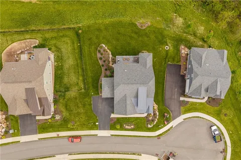 $999,900 | 490 Harvest View Drive, Venetia, PA 15367