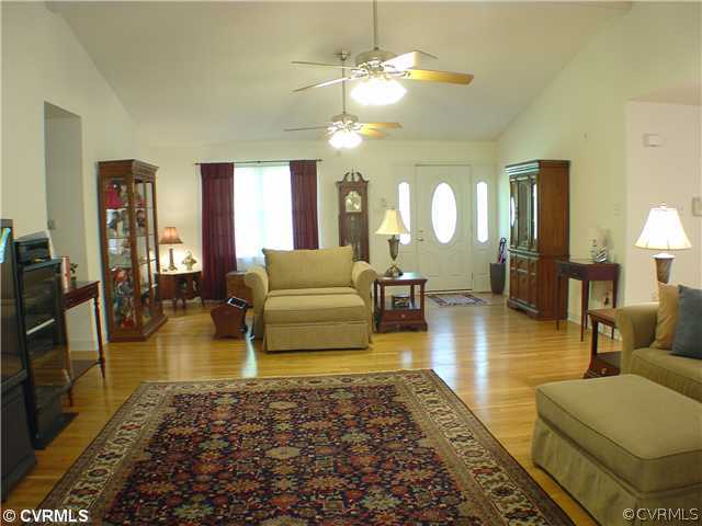 2963 Three Bridge Road Powhatan, VA 23139 - Photo 11 of 12 Den/Family/Great Room - Great Room with vaulted ce