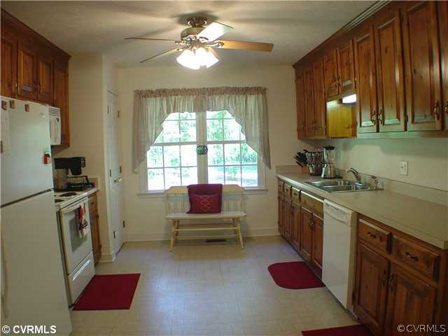 2963 Three Bridge Road Powhatan, VA 23139 - Photo 6 of 12 Kitchen - Kitchen with lots of cabinets!