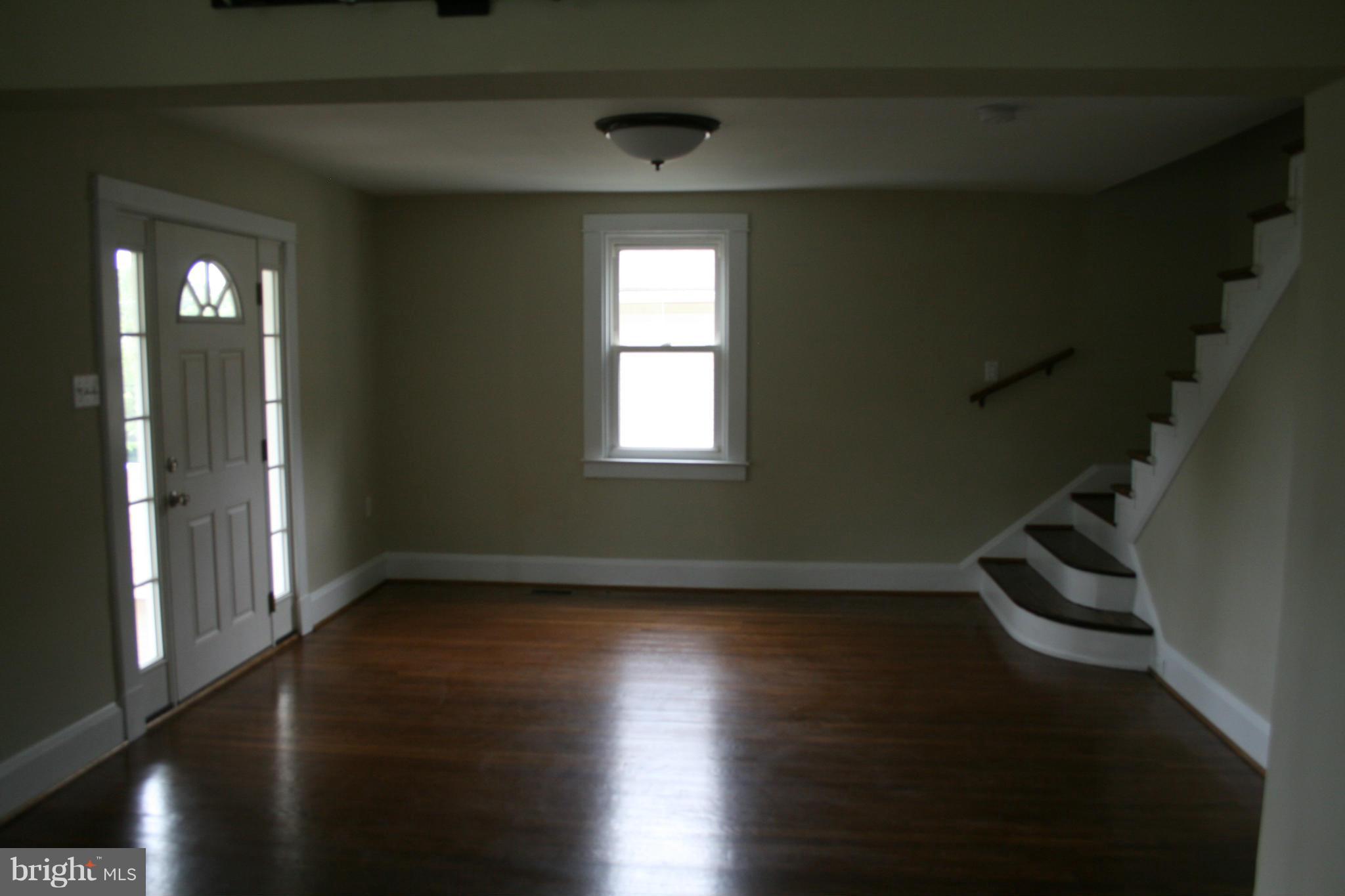 622 Plymouth Road Baltimore, MD 21229 - Photo 4 of 12 Interior (General)
