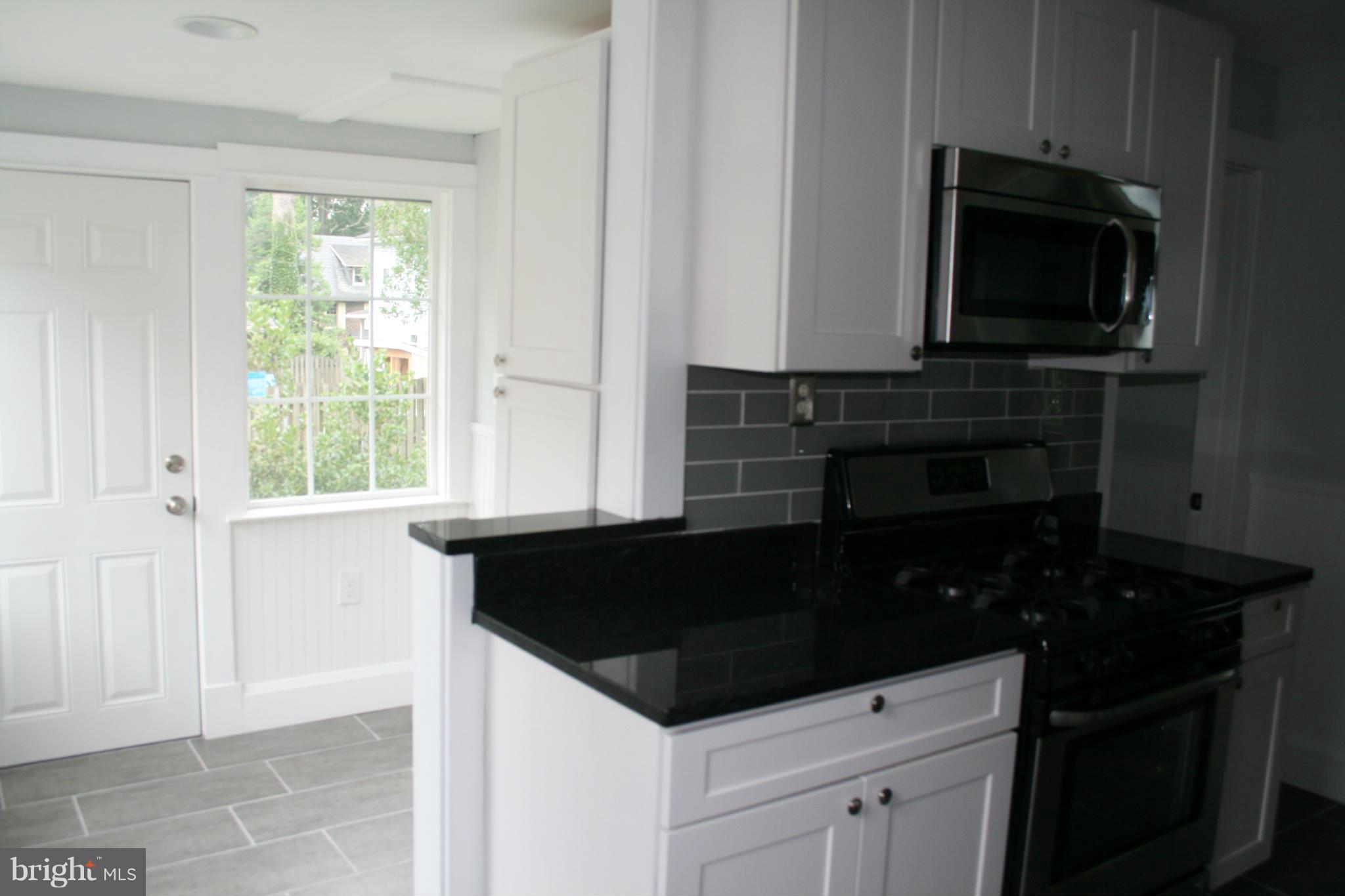 622 Plymouth Road Baltimore, MD 21229 - Photo 8 of 12 Kitchen
