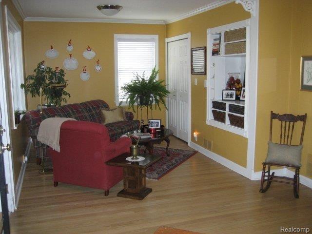337 North Castell Avenue Rochester, MI 48307 - Photo 5 of 25 Living Rm w/hardwood floor