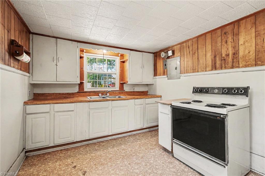 811 Cliffside Avenue High Point, NC 27260 - Photo 11 of 19 Kitchen