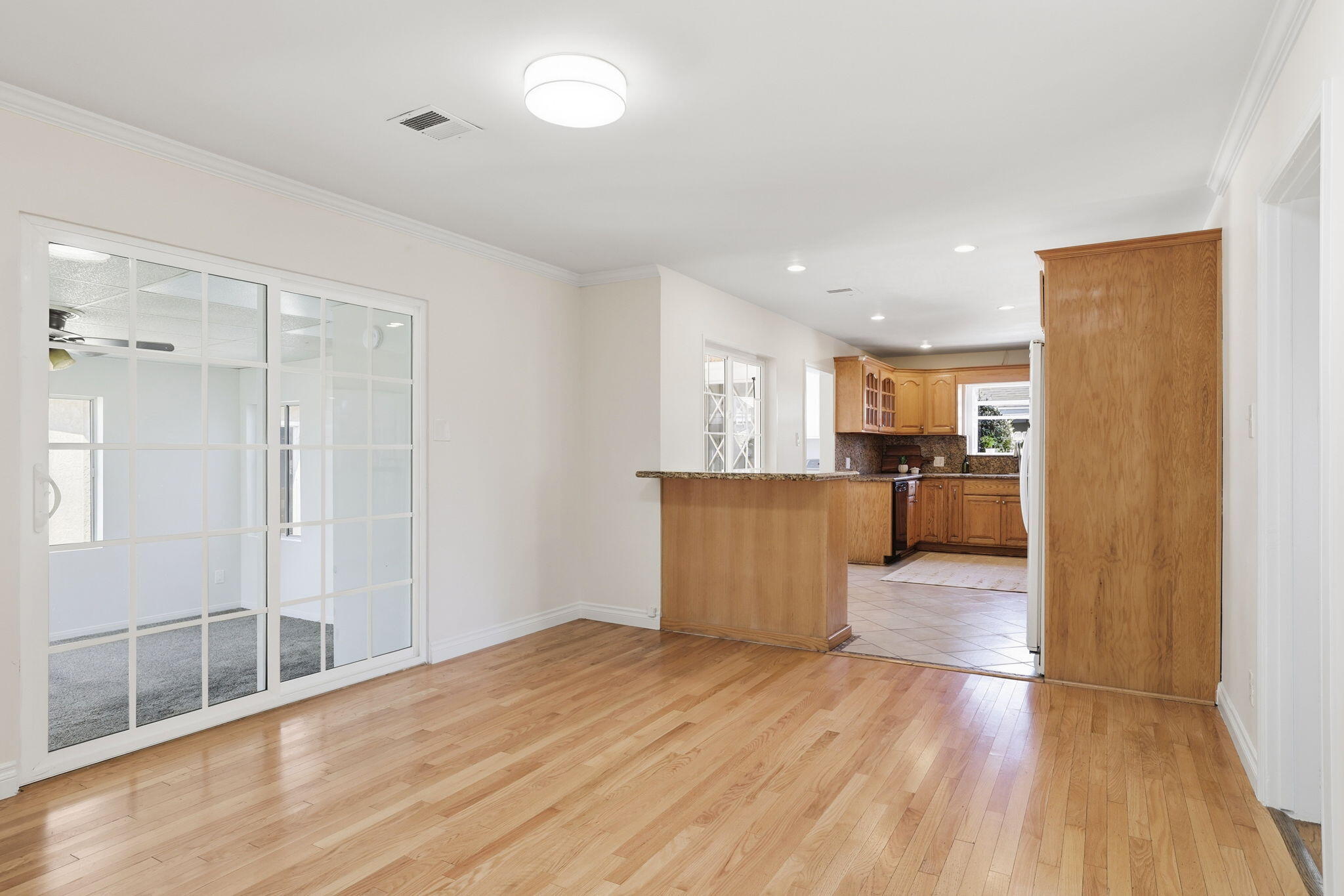 823 West Roderick Avenue Oxnard, CA 93030 - Photo 9 of 34 20-web-or-mls-0R3A7443