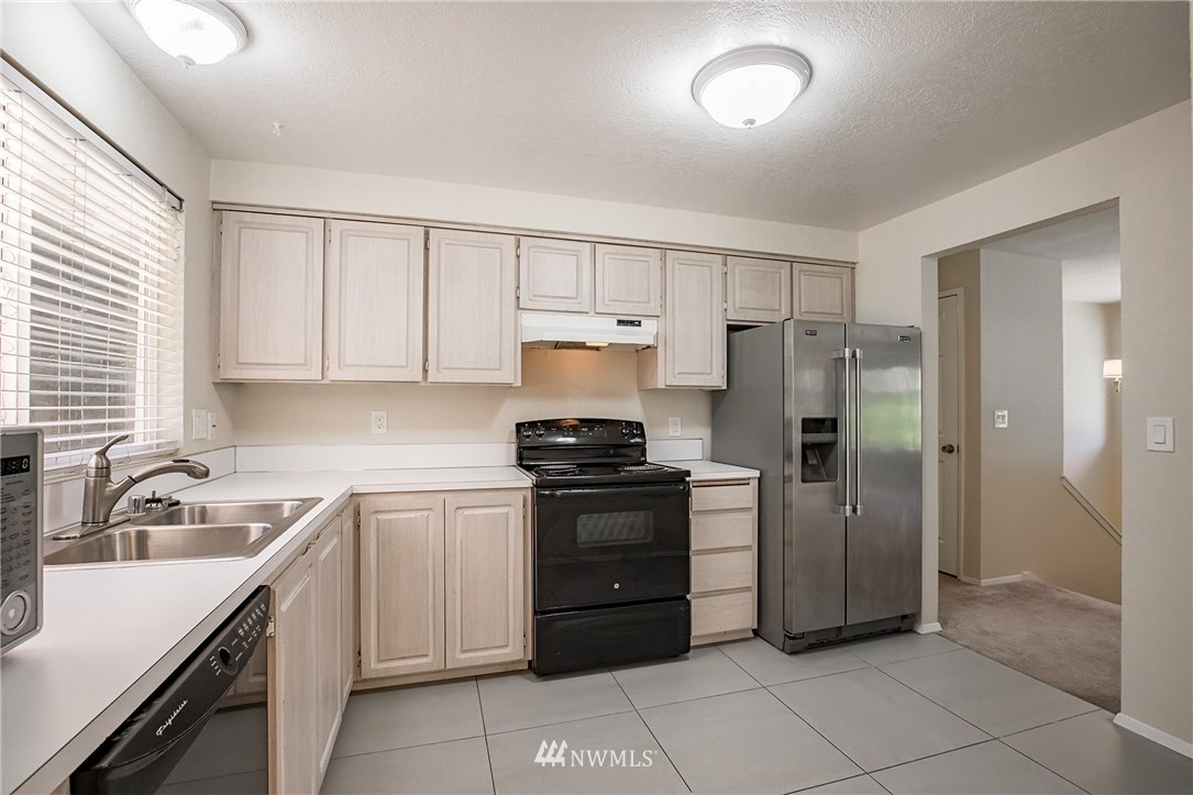17411 Brook Boulevard Bothell, WA 98012 - Photo 4 of 25