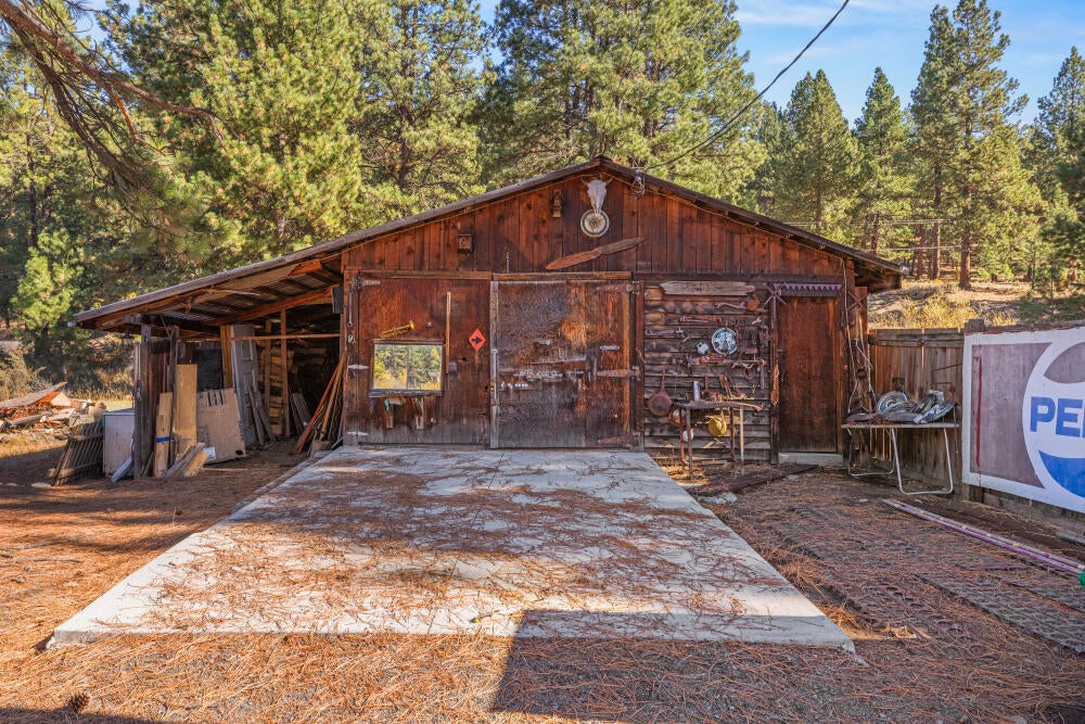 37220 Chiloquin Ridge Road Chiloquin, OR 97624 - Photo 4 of 60 37220ChiloquinRidgeRd-45