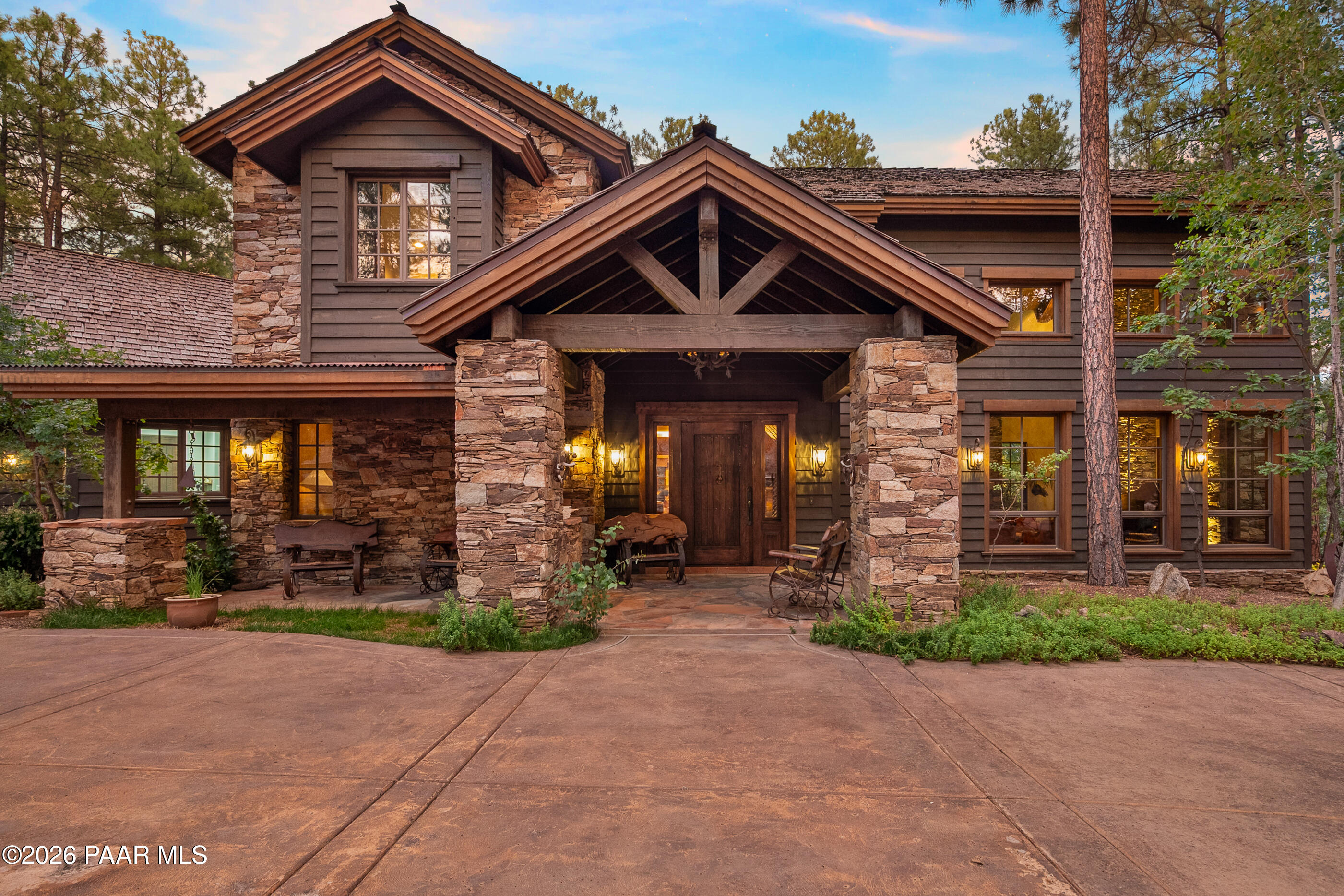 1515 High Valley Ranch Road Prescott, AZ 86303 - Photo 4 of 76 a front view of a house with garden