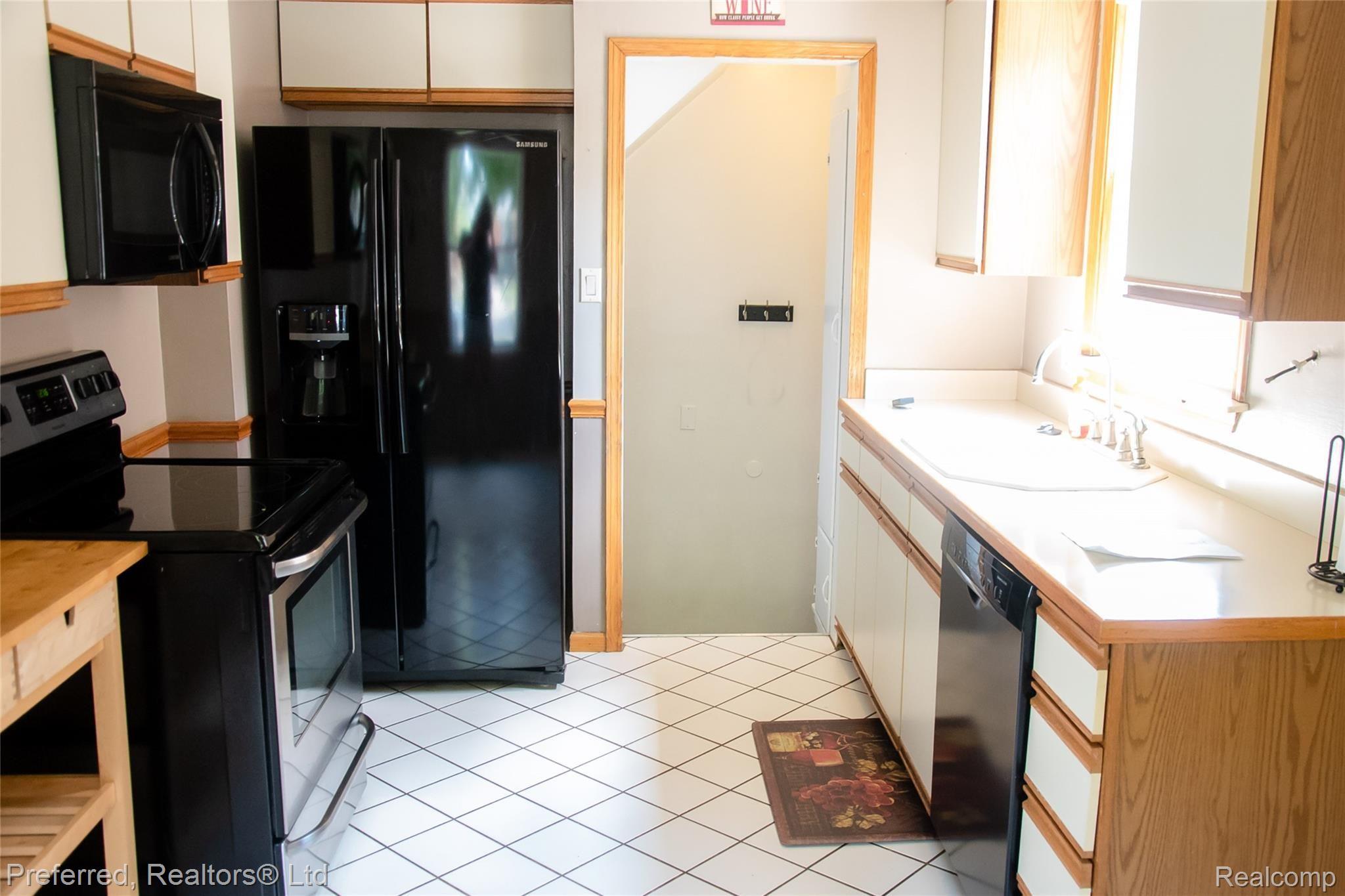 9341 Rosedale Boulevard Allen Park, MI 48101 - Photo 12 of 36 DSC_8438.jpg