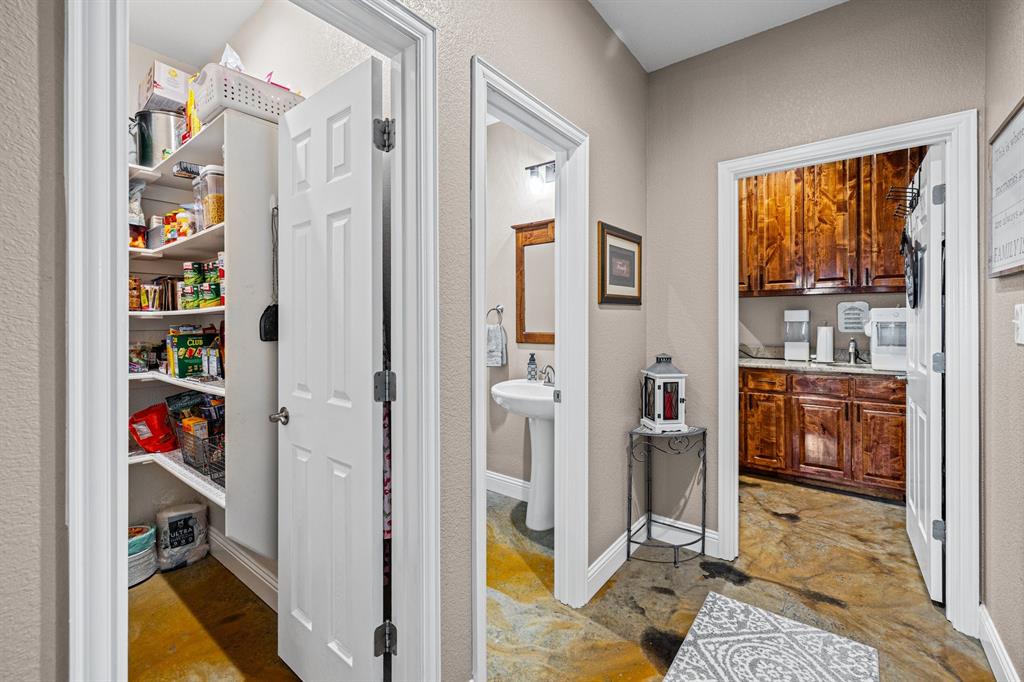 592 Old Agnes Road Weatherford, TX 76088 - Photo 15 of 37