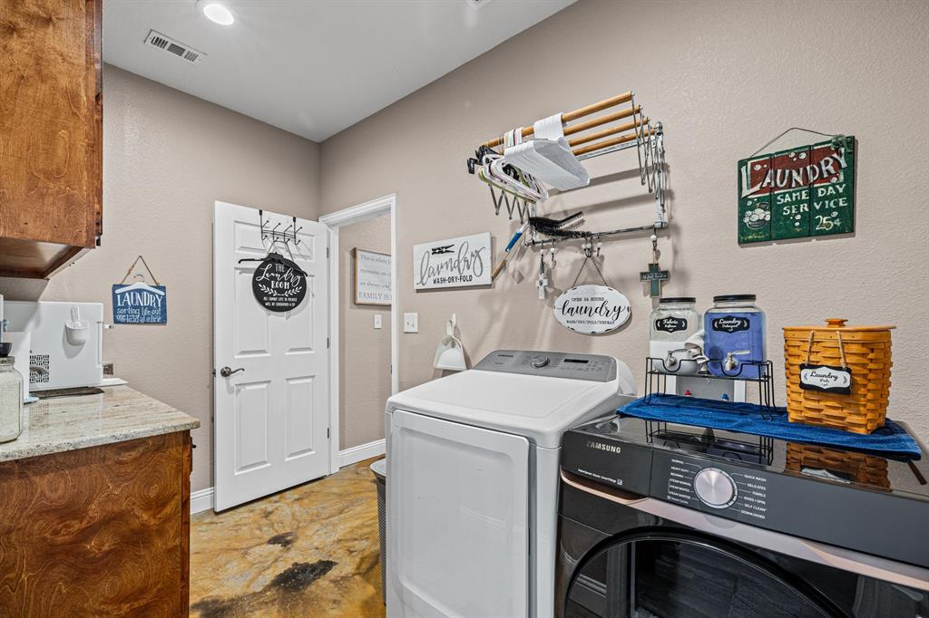 592 Old Agnes Road Weatherford, TX 76088 - Photo 17 of 37