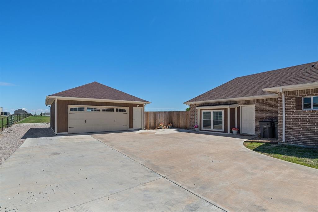 592 Old Agnes Road Weatherford, TX 76088 - Photo 4 of 37